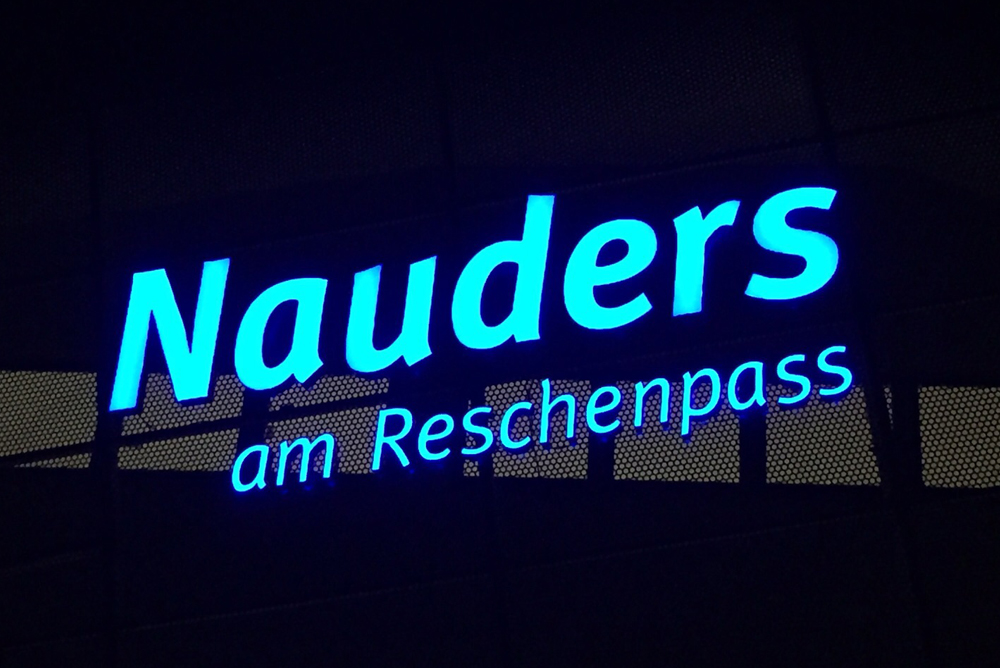 Lichtwerbung-Leuchtschrift Hier sehen Sie ein Muster einer Neoschrift Muster